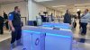 Nuevas puertas electrónicas en aeropuerto de Newark pueden examinar a viajeros 