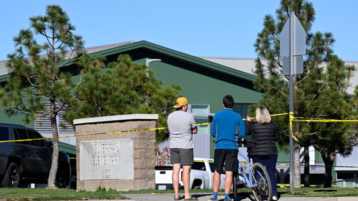 Tres niños de 5, 8 y 11 años y un maestro mueren en tiroteo escolar en Oregon; el atacante tenía 16 aoñs