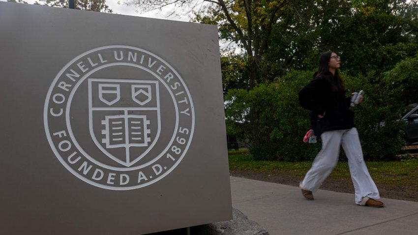 Presunta violación de siete jóvenes en Cornell: revelan mensajes de texto de la víctima