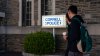 Edificio de Cornell aparece cubierto de grafitis criticando respuesta a denuncia de violación grupal