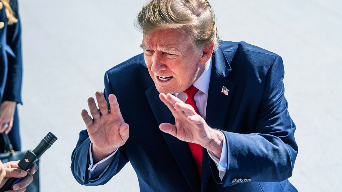 Revés para Trump: juez amplía orden que prohíbe al gobierno vetar a medios de la Casa Blanca