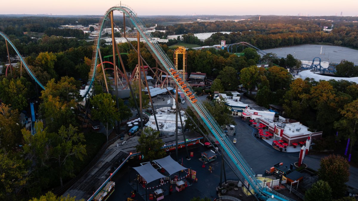 Six Flags Over Georgia reabre sus puertas luego de tragedia en una montaña rusa