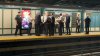 Acusan de asesinato al sospechoso de apuñalar y matar a un hombre en un metro de Queens