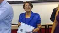 Rosaura González cuenta que dudaba en tramitar la naturalización porque pensaba que estaba "muy vieja" para pasar el proceso. Pese a los...