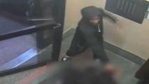 Video capta salvaje ataque contra una mujer en El Bronx. Noticias en tiempo real