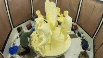 Escultura gigante de mantequilla en feria neoyorquina . Noticias en tiempo real