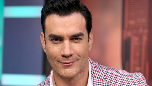 Revista afirma que David Zepeda es bisexual
