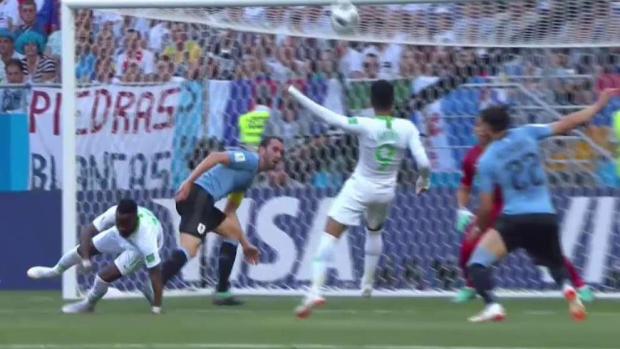 El nueve saudita genera peligro al arco charrúa