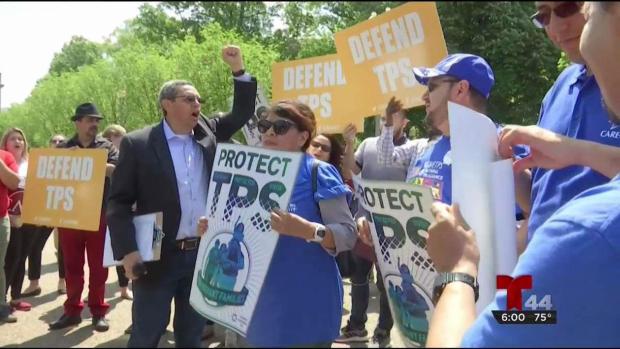 Hondureños protestan cancelación del TPS en frente de la Casa Blanca
