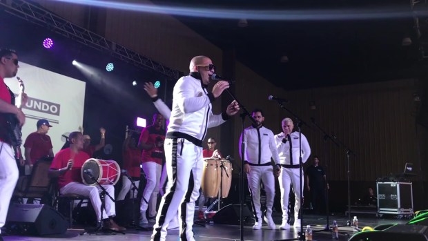 Se contagia la “Manía” en Feria Telemundo