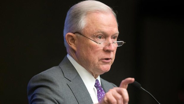 Demandan a fiscal general por restricciones al asilo