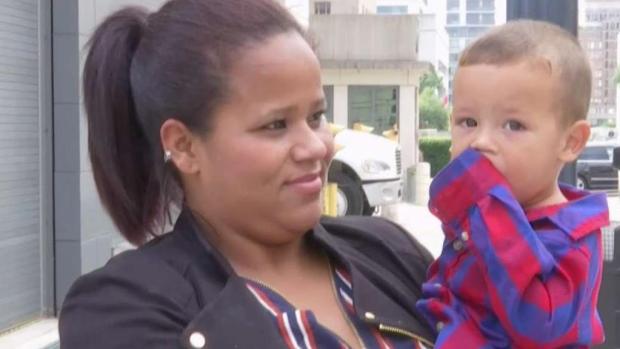 Madre hondureña espera reunificarse con su hijo tras demanda