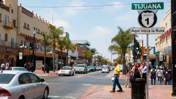 Polémica: alcalde de Tijuana pide a la policía "no dudar en disparar"