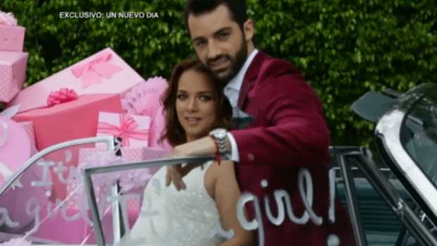 Video: Adamari anuncia el sexo de su bebé