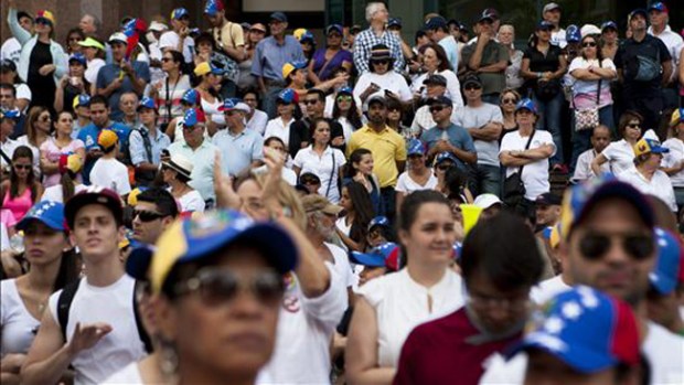 Video: Multitudinarias protestas en Venezuela