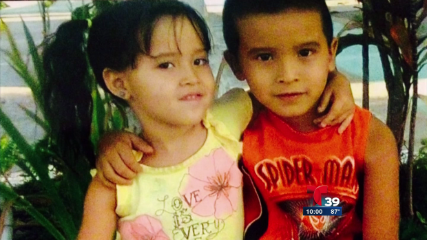 Video: Busca afanosamente a hijos inmigrantes