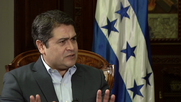 Video: Crisis humanitaria: Presidente de Honduras culpa a EEUU