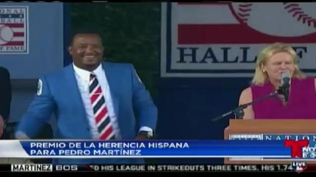 Pedro recibe Premio de Herencia Hispana