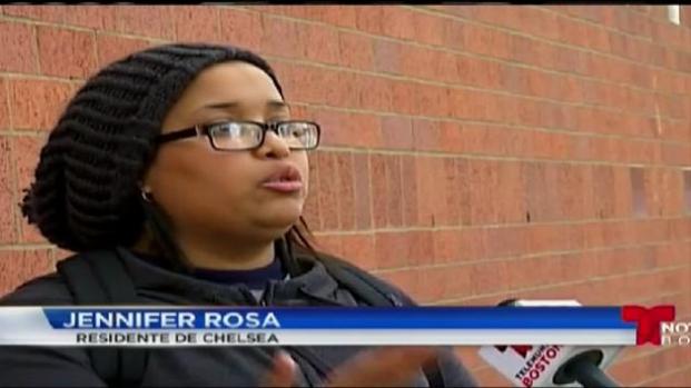 Latinos en Chelsea votan en las primarias por un concejal