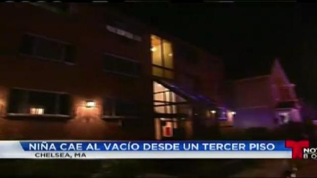 Niña de dos años cae de tercer piso en Chelsea