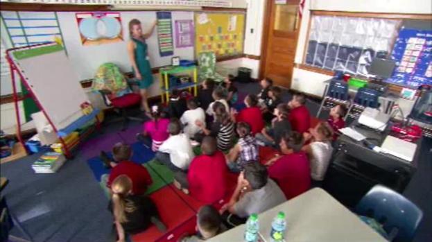 Horarios de trabajo irregulares de padres podrían afectar a sus hijos
