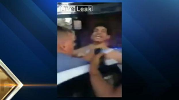 Investigan video donde policía agarró por el cuello a sospechoso