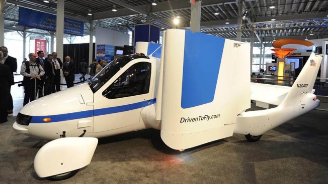 Resultado de imagen para Transition es el nombre del nuevo vehÃ­culo volador, desarrollado por la empresa emergente Terrafugia. TendrÃ¡ una capacidad para dos pasajeros y necesitara una pista de despegue y aterrizaje como los aviones convencionales, aunque tambiÃ©n puede ser usado como un auto terrestre normal, con la capacidad de convertirse en un volante en un solo minuto