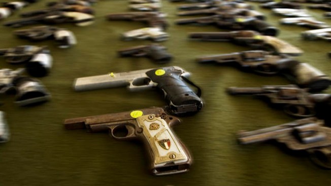 Armas se rodean de polémica