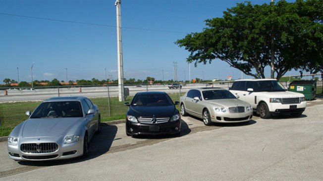 Descubren autos de lujo robados