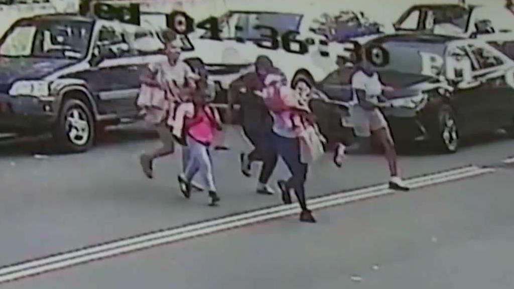 Corren despavoridos tras balacera en parque infantil