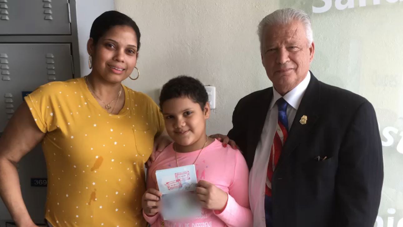 ¡Milagro! Pequeña dominicana con cáncer obtiene visa 