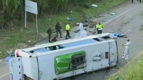 Vuelco de autobús deja nueve muertos en Colombia