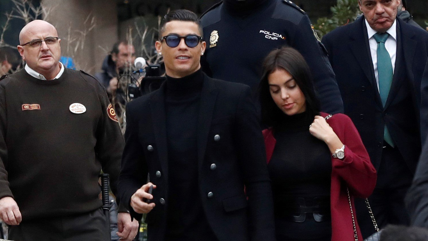 Ronaldo sonríe tras ser condenado a 23 meses de cárcel